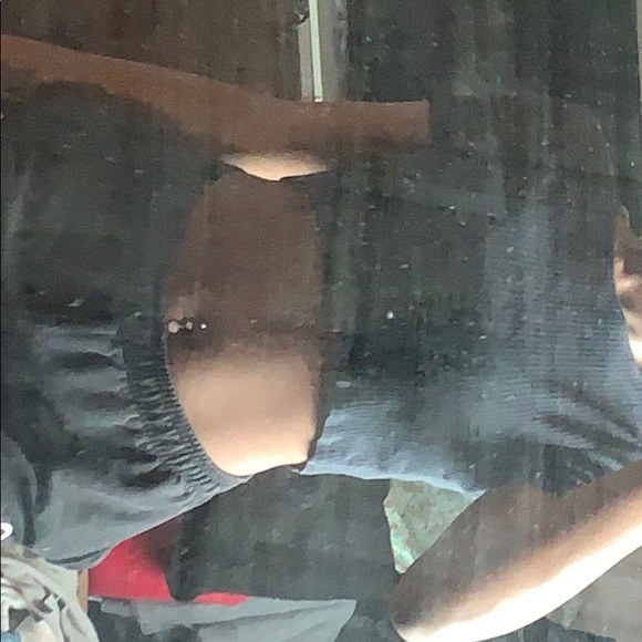 A cropped t shirt - Picture 3 of 3